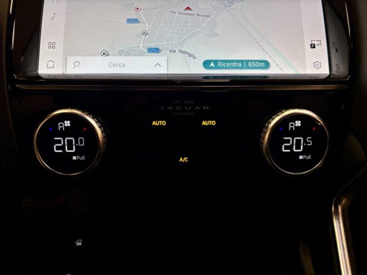 Jaguar E-Pace 2.0D I4 163 CV AWD Auto (18)