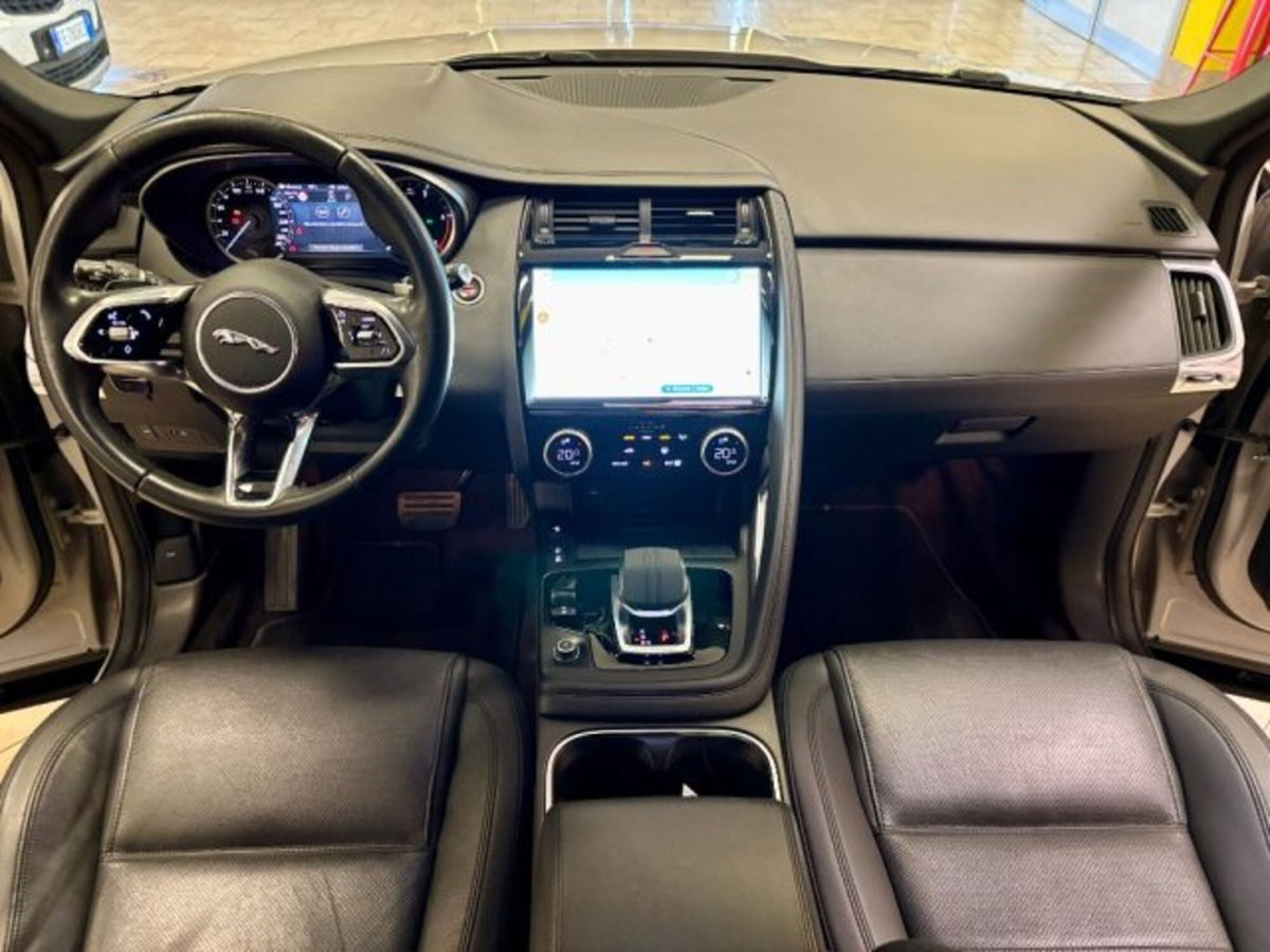 Jaguar E-Pace 2.0D I4 163 CV AWD Auto (9)