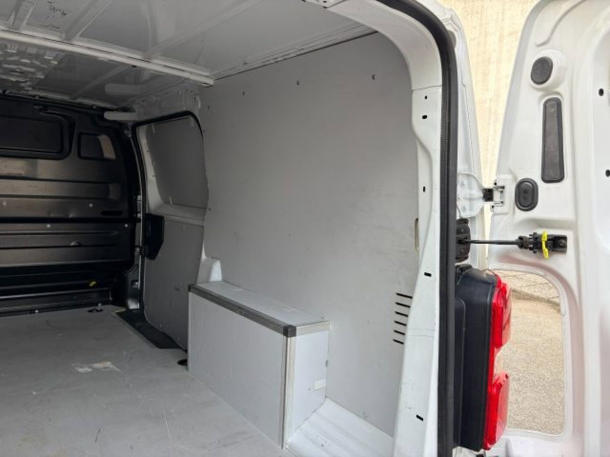Peugeot Expert Furgone BlueHDi 140 S&S EAT8 PL-SL-TN Furgone Premium Long (15)