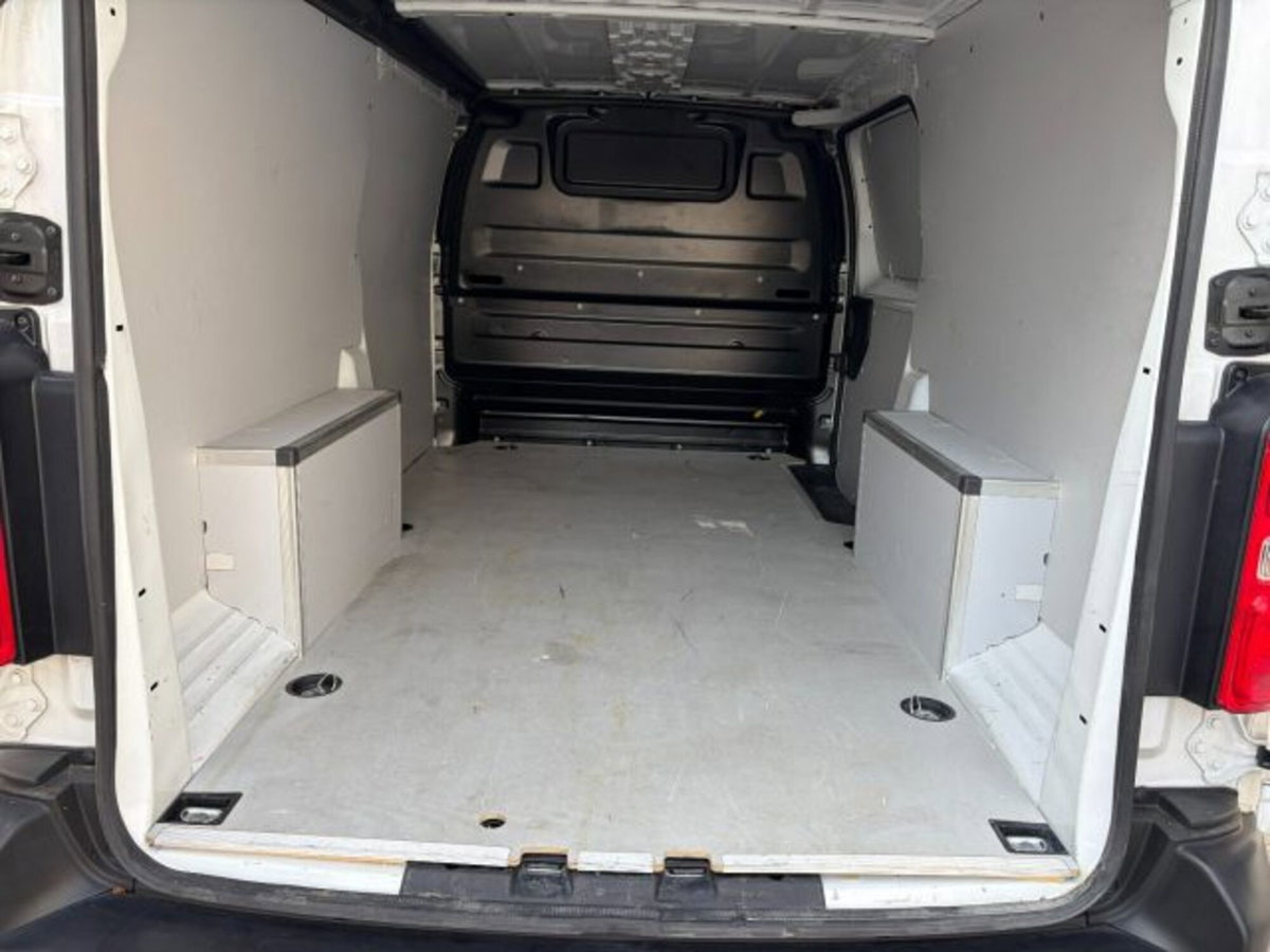 Peugeot Expert Furgone BlueHDi 140 S&S EAT8 PL-SL-TN Furgone Premium Long (9)