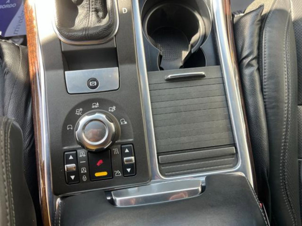Land Rover Range Rover Sport 3.0 SDV6 HSE (8)