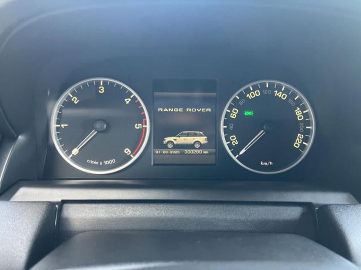 Land Rover Range Rover Sport 3.0 SDV6 HSE (9)