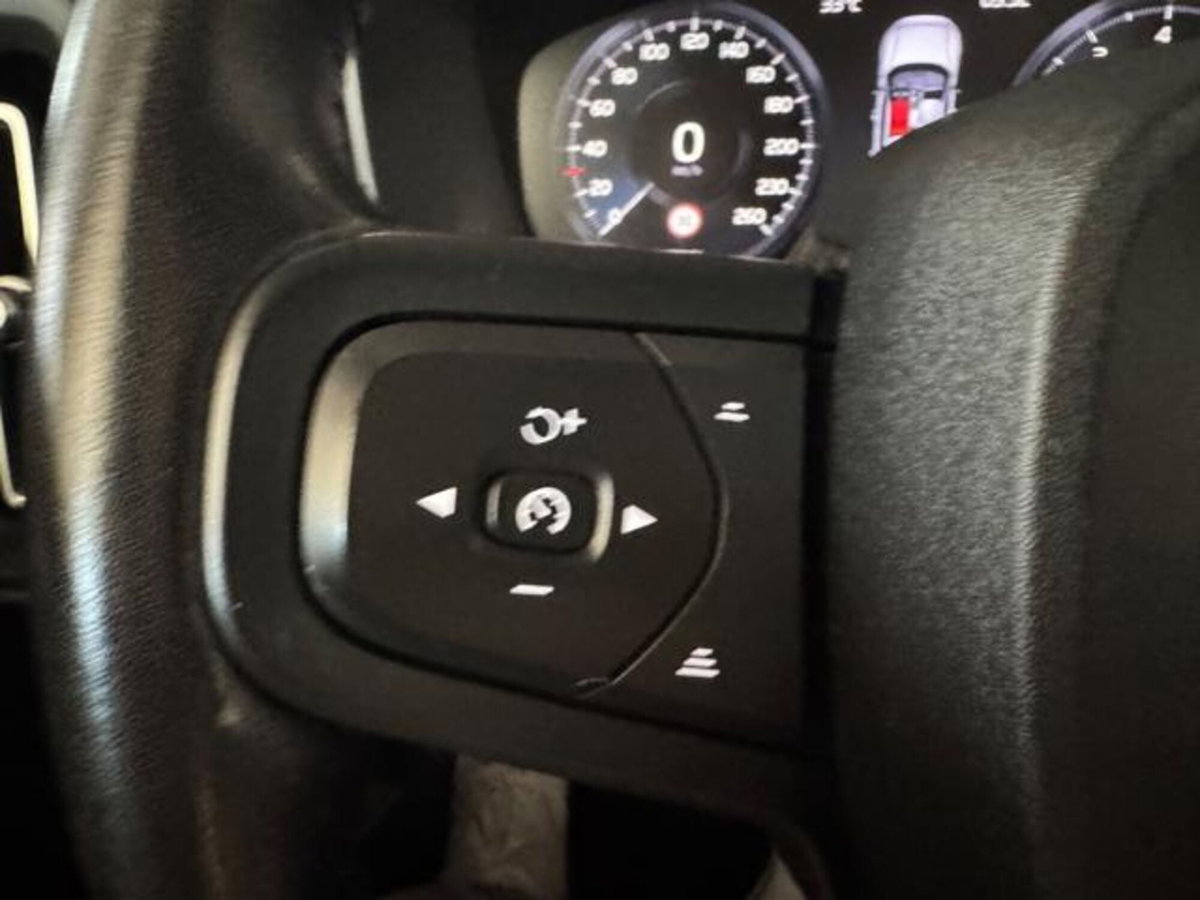 Volvo XC40 T2 automatico Core (16)