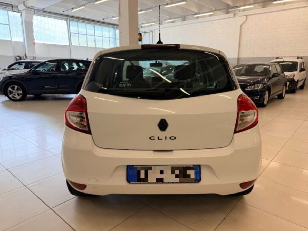 Renault Clio 1.2 16V 5 porte Luxe (6)