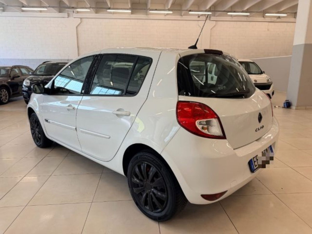 Renault Clio 1.2 16V 5 porte Luxe (7)