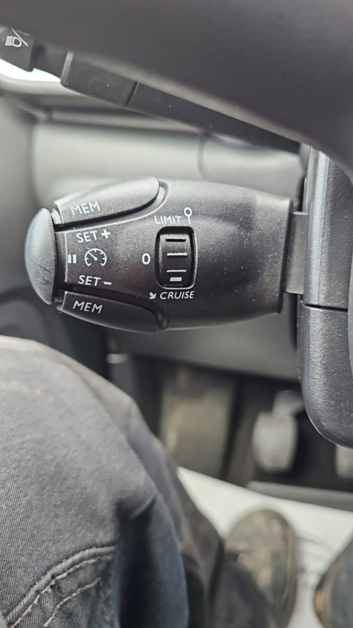 Citroen C3 BlueHDi 100 S&S Van Feel (18)