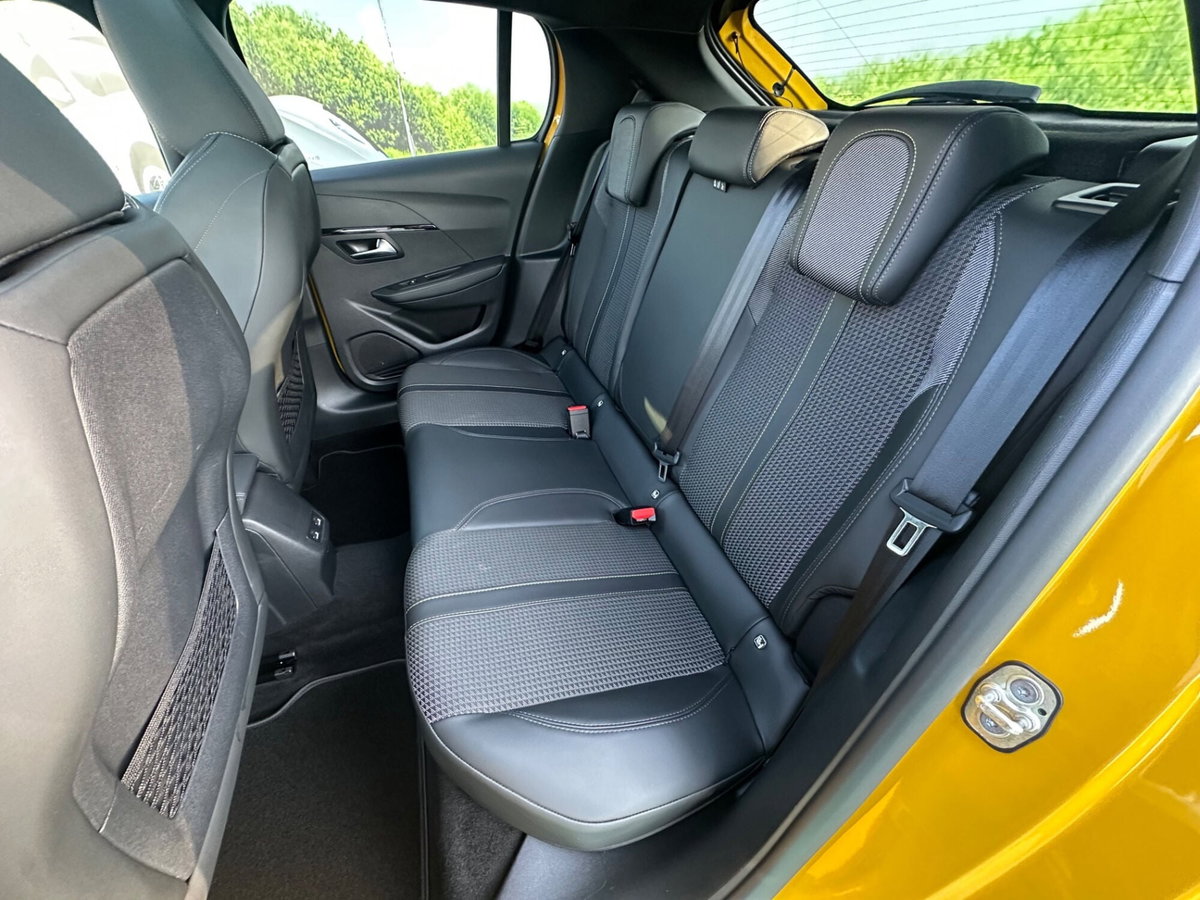 Peugeot 208 PureTech 130 Stop&Start EAT8 5 porte GT Line (8)