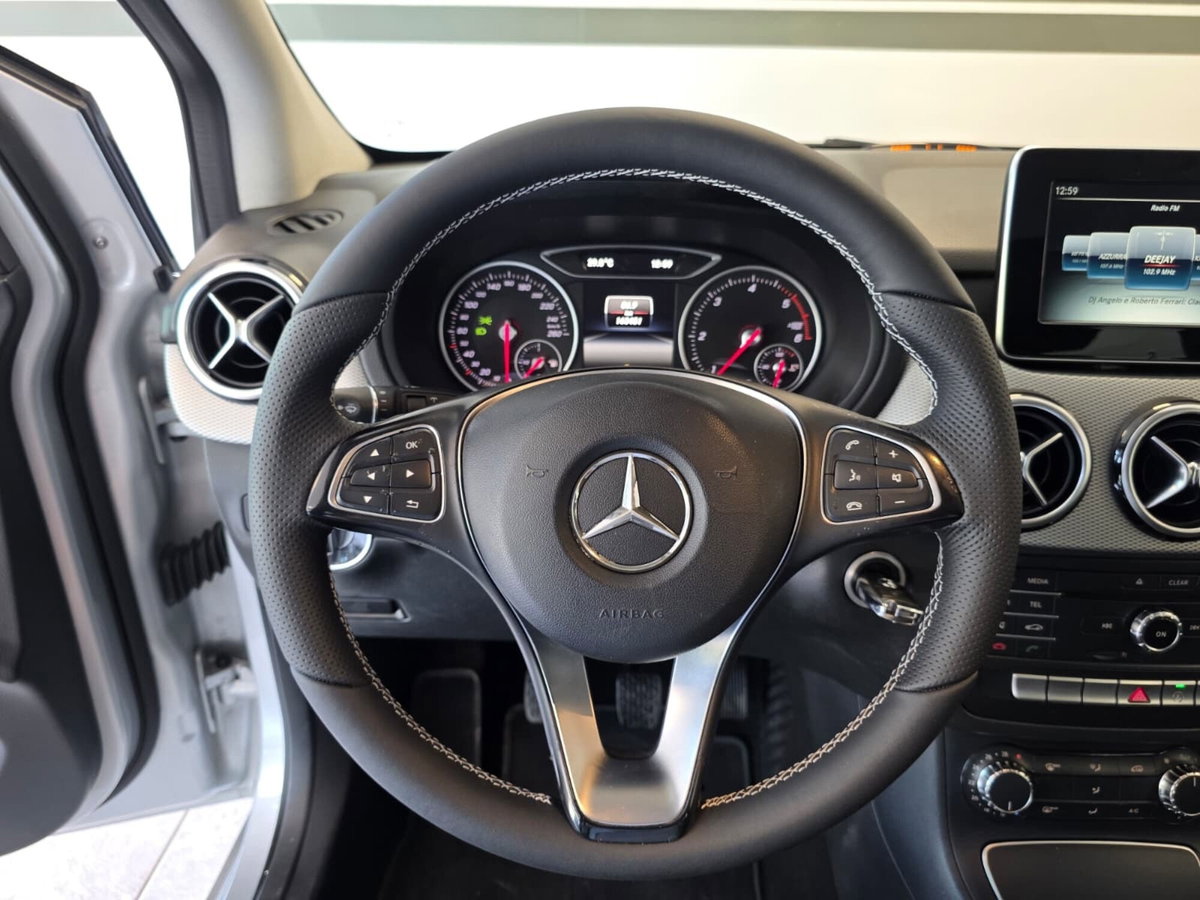 Mercedes-Benz Classe B 180 d Sport (10)