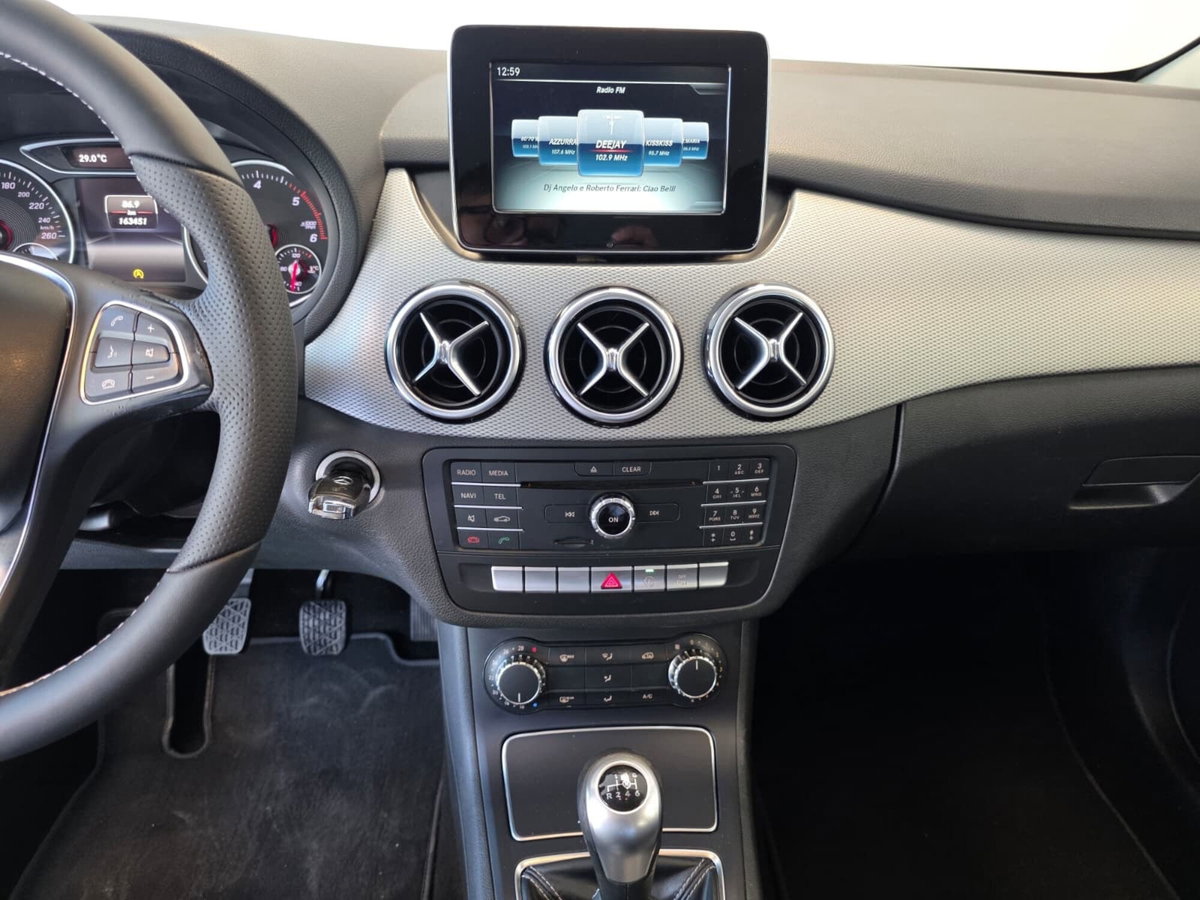 Mercedes-Benz Classe B 180 d Sport (11)