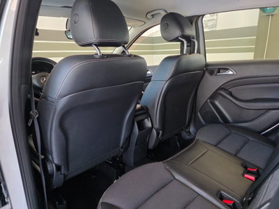 Mercedes-Benz Classe B 180 d Sport (13)