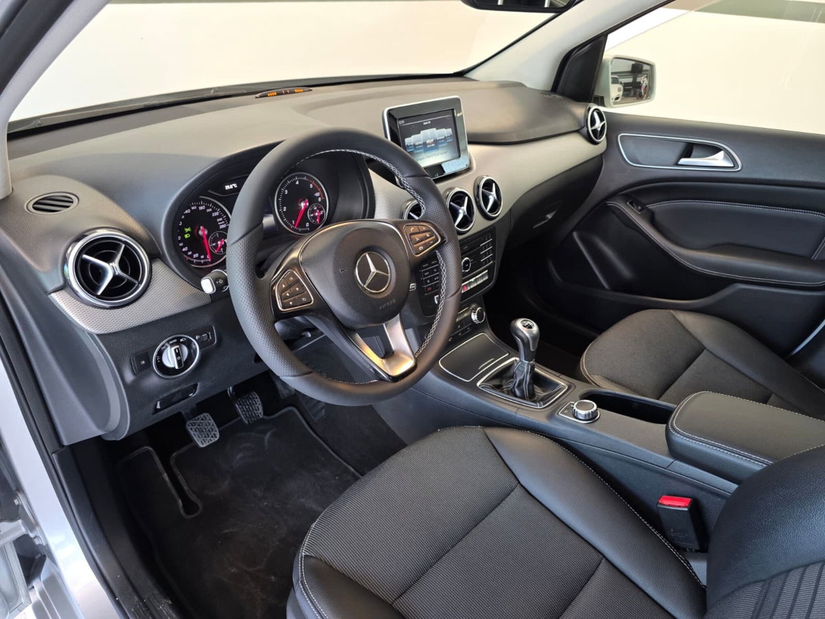 Mercedes-Benz Classe B 180 d Sport (9)