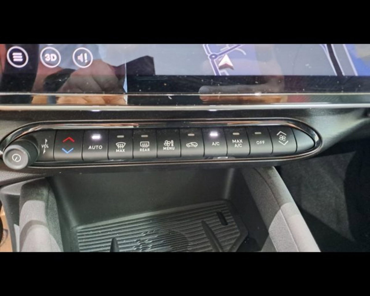 Alfa Romeo Junior 1.2 ibrida Speciale 145cv edct6 (14)
