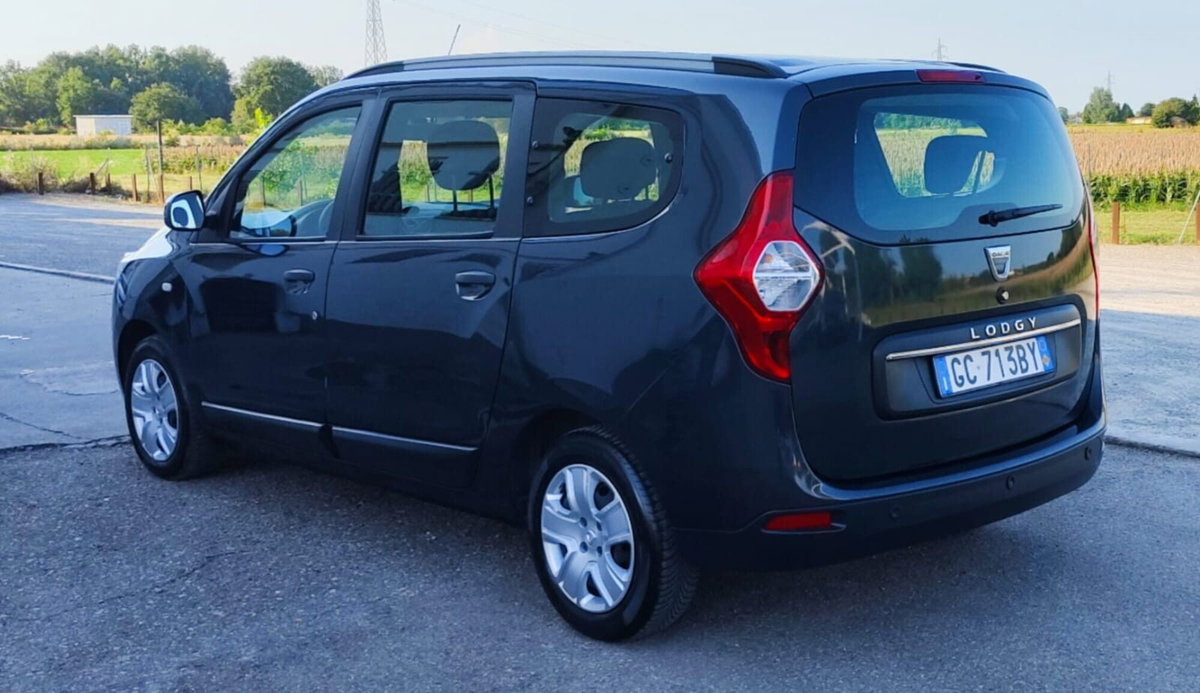 Dacia Lodgy 1.5 Blue dCi 8V 95CV 7 posti Essential (10)