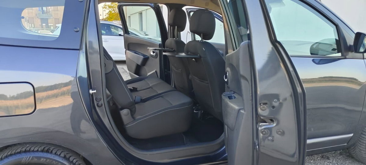 Dacia Lodgy 1.5 Blue dCi 8V 95CV 7 posti Essential (15)