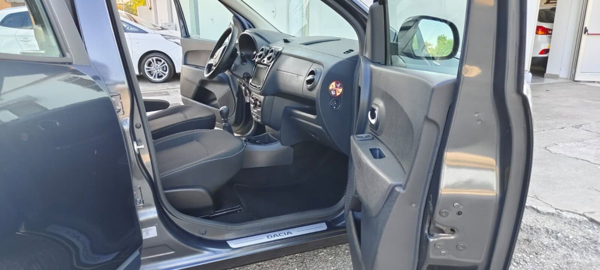 Dacia Lodgy 1.5 Blue dCi 8V 95CV 7 posti Essential (16)