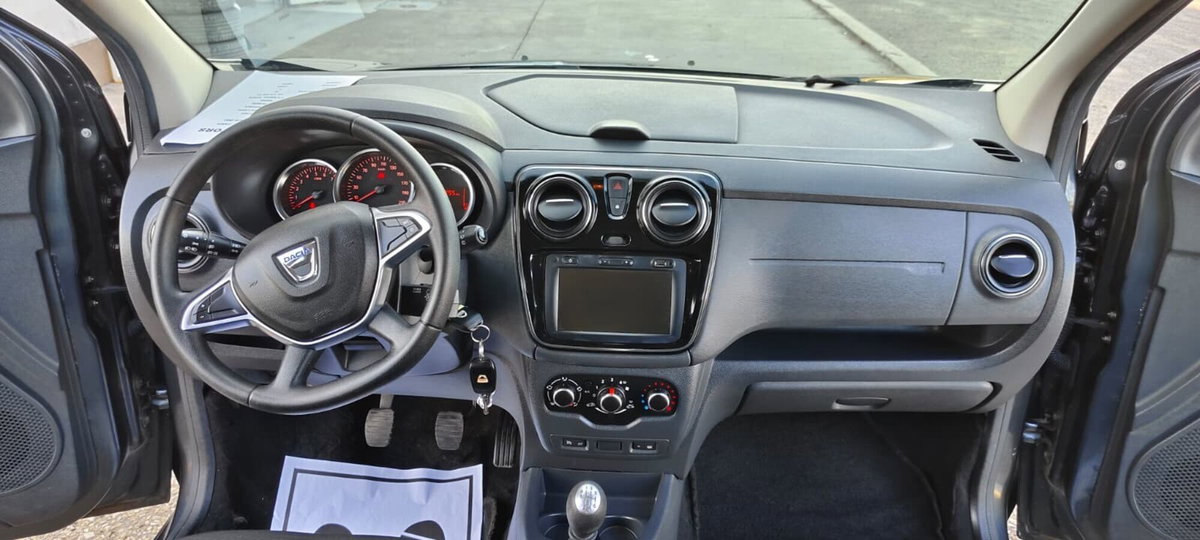 Dacia Lodgy 1.5 Blue dCi 8V 95CV 7 posti Essential (19)