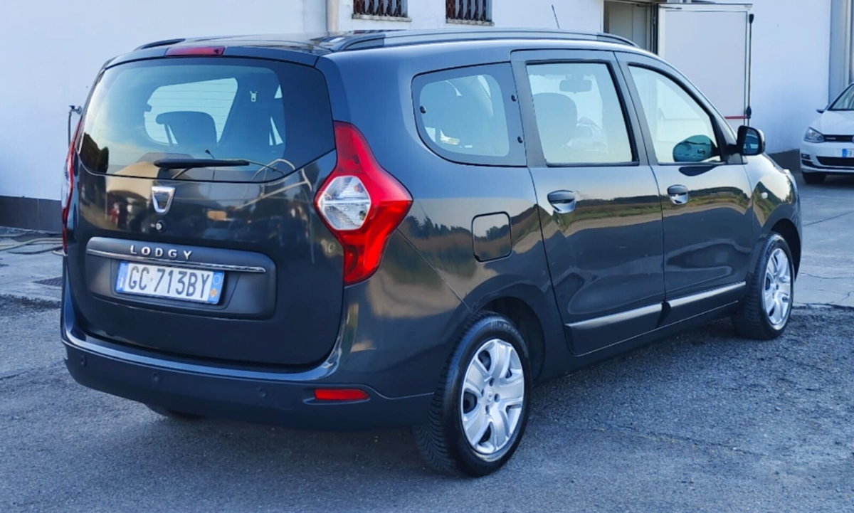 Dacia Lodgy 1.5 Blue dCi 8V 95CV 7 posti Essential (2)