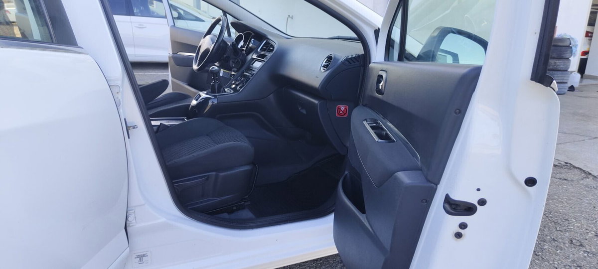 Peugeot 5008 BlueHDi 120 S&S Business (13)