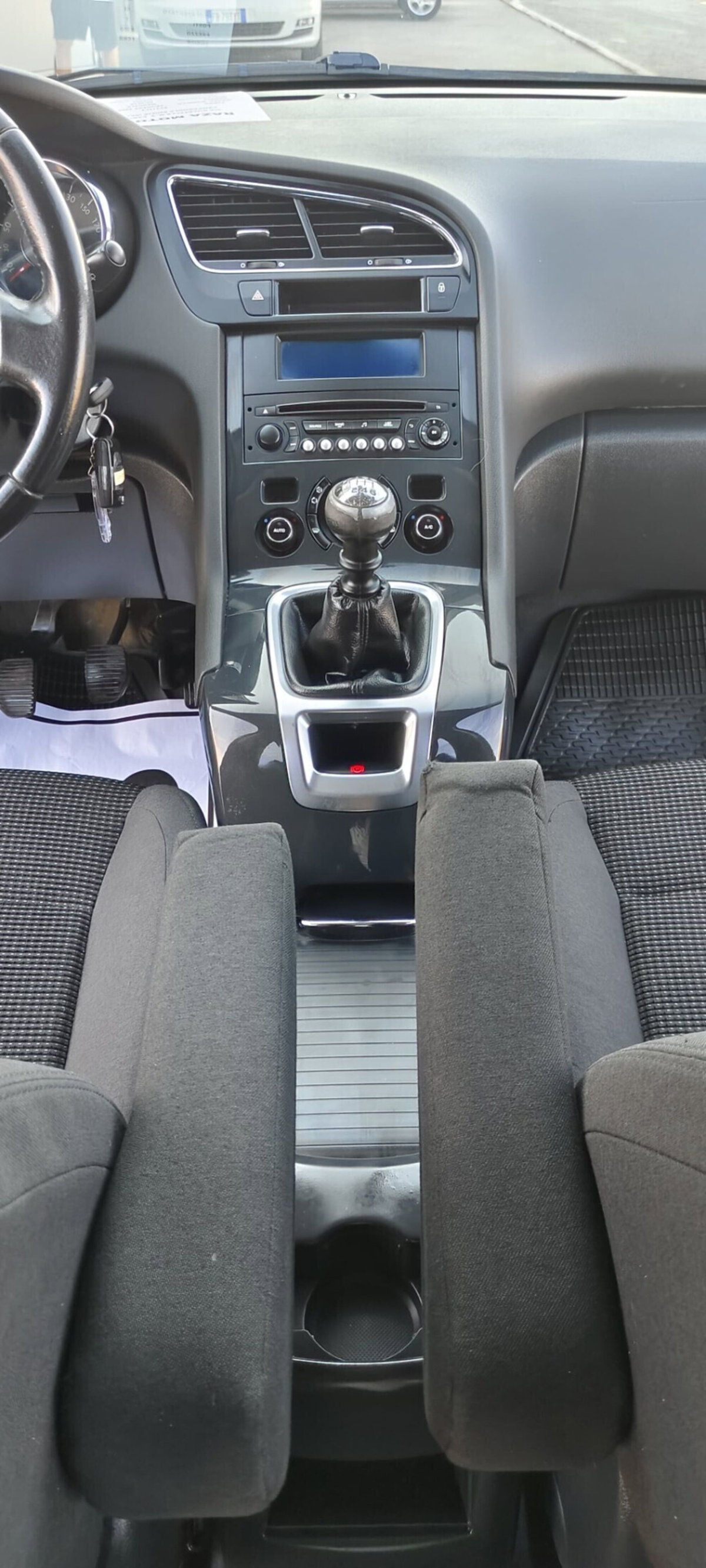Peugeot 5008 BlueHDi 120 S&S Business (15)
