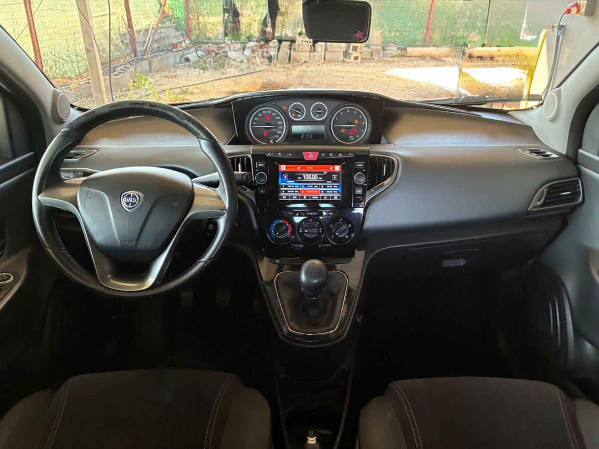 Lancia Ypsilon 1.2 69 CV Platinum (12)