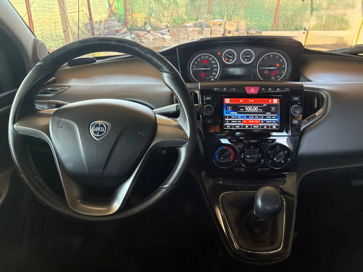 Lancia Ypsilon 1.2 69 CV Platinum (13)