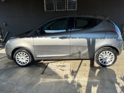 Lancia Ypsilon 1.2 69 CV Platinum (5)