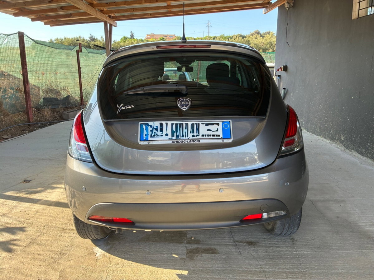 Lancia Ypsilon 1.2 69 CV Platinum (6)