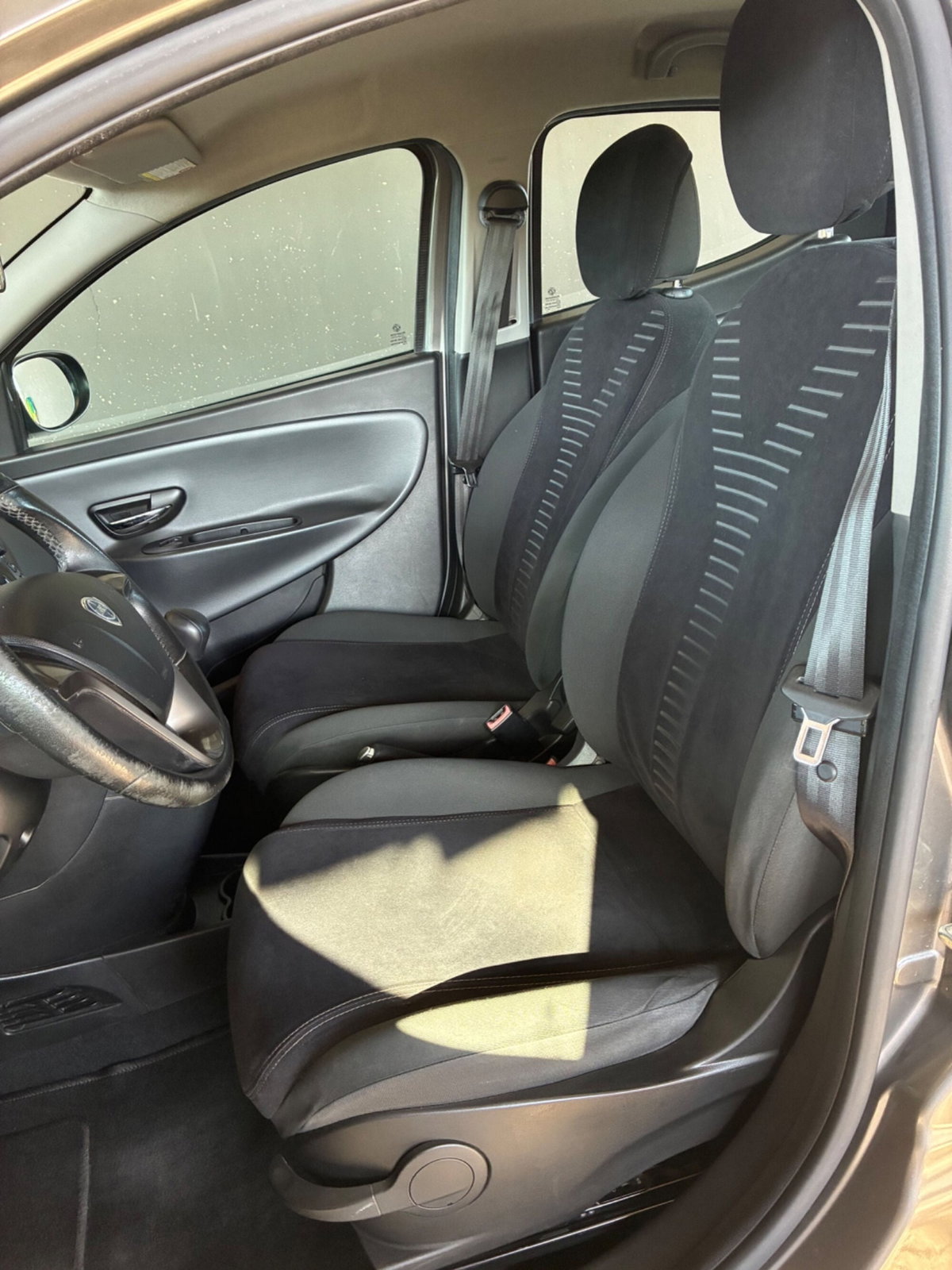 Lancia Ypsilon 1.2 69 CV Platinum (8)