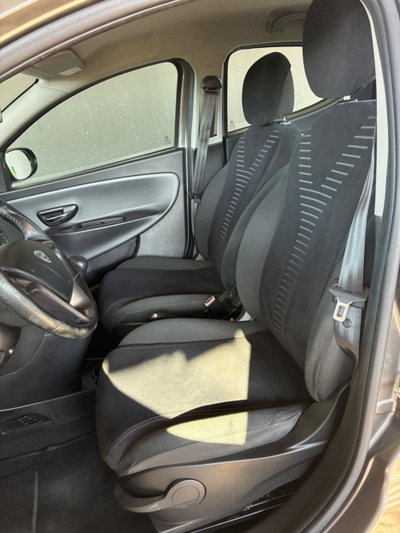 Lancia Ypsilon 1.2 69 CV Platinum (8)