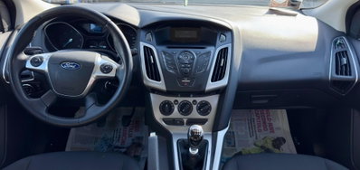 Ford Focus Station Wagon 1.6 TDCi 95 CV SW Titanium (11)
