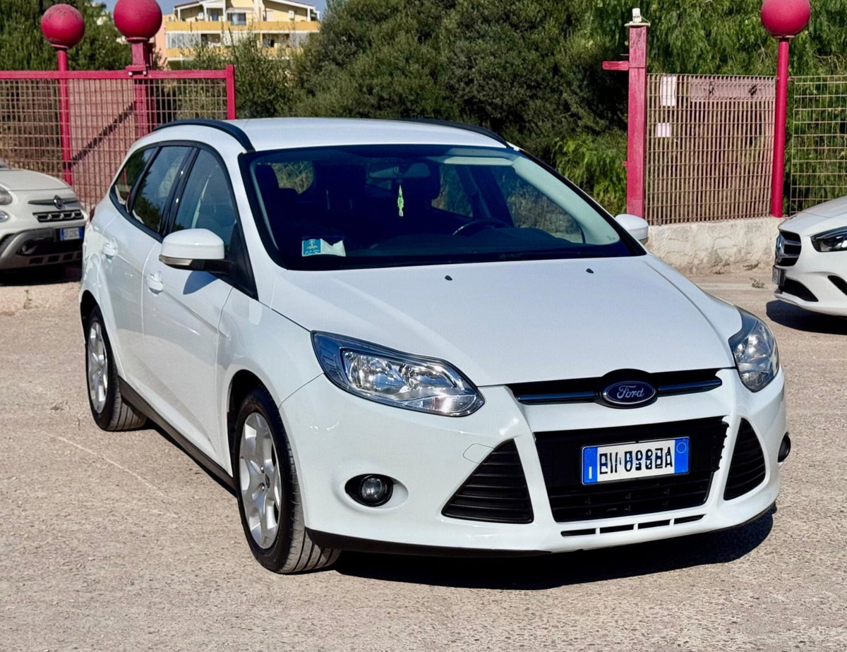 Ford Focus Station Wagon 1.6 TDCi 95 CV SW Titanium (12)