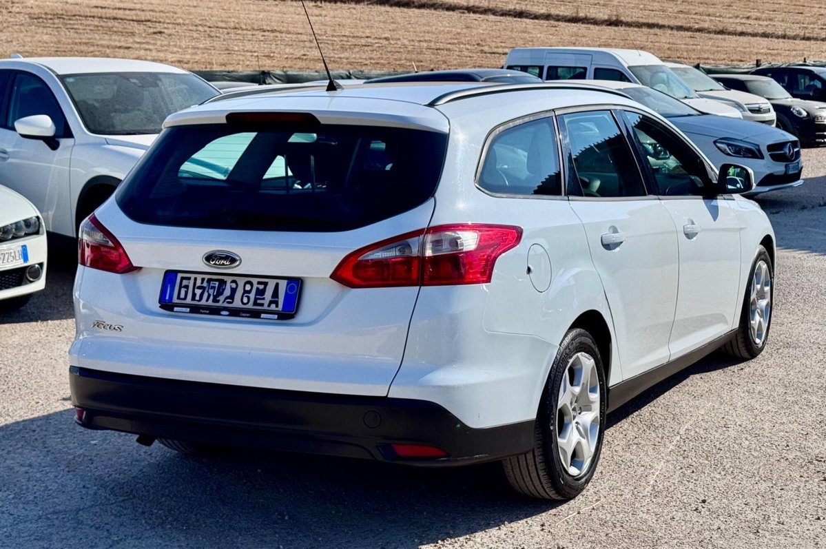 Ford Focus Station Wagon 1.6 TDCi 95 CV SW Titanium (3)