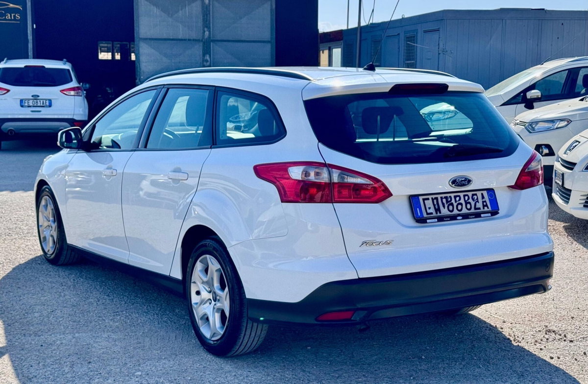 Ford Focus Station Wagon 1.6 TDCi 95 CV SW Titanium (4)