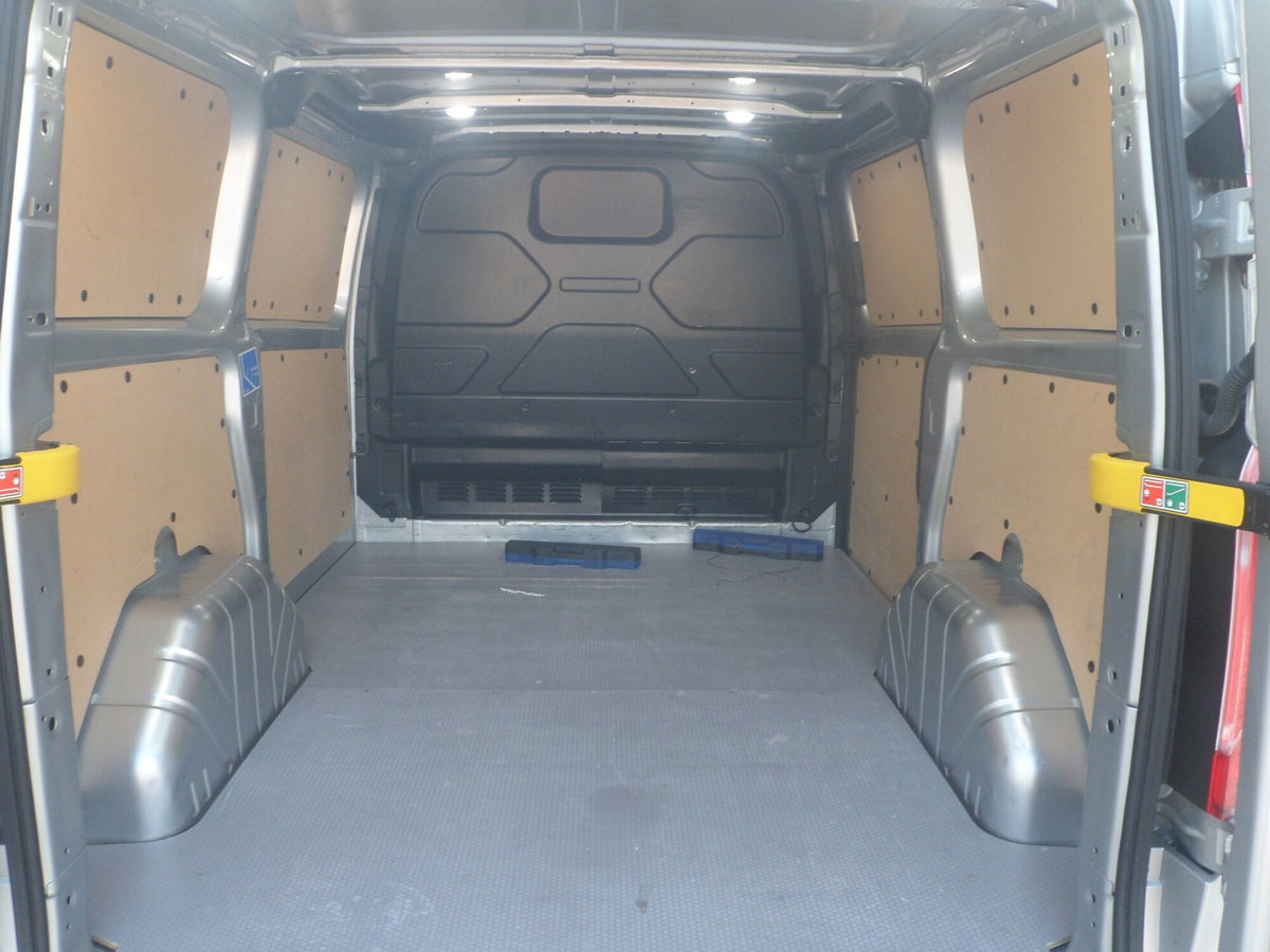 Ford Transit Custom Furgone 340 2.0 EcoBlue 130 PL-DC Furgone Titanium (8)