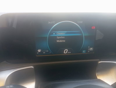 Mercedes-Benz GLB 220 d Automatic 4Matic Sport (15)