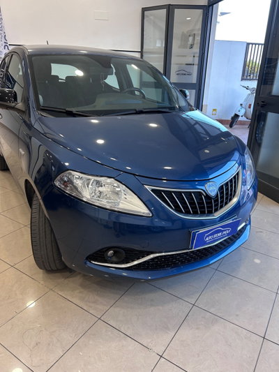 Lancia Ypsilon 1.0 FireFly 5 porte S&S Hybrid Silver Plus usata