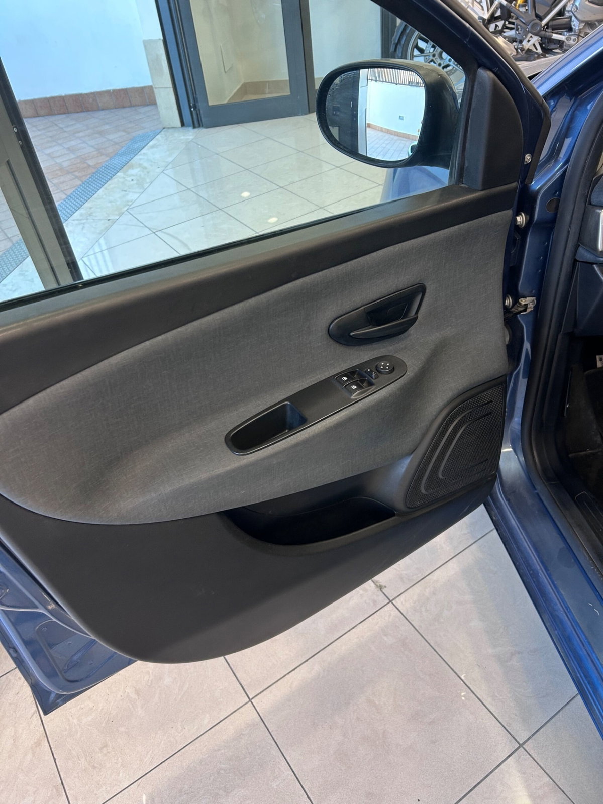 Lancia Ypsilon 1.0 FireFly 5 porte S&S Hybrid Silver Plus (10)