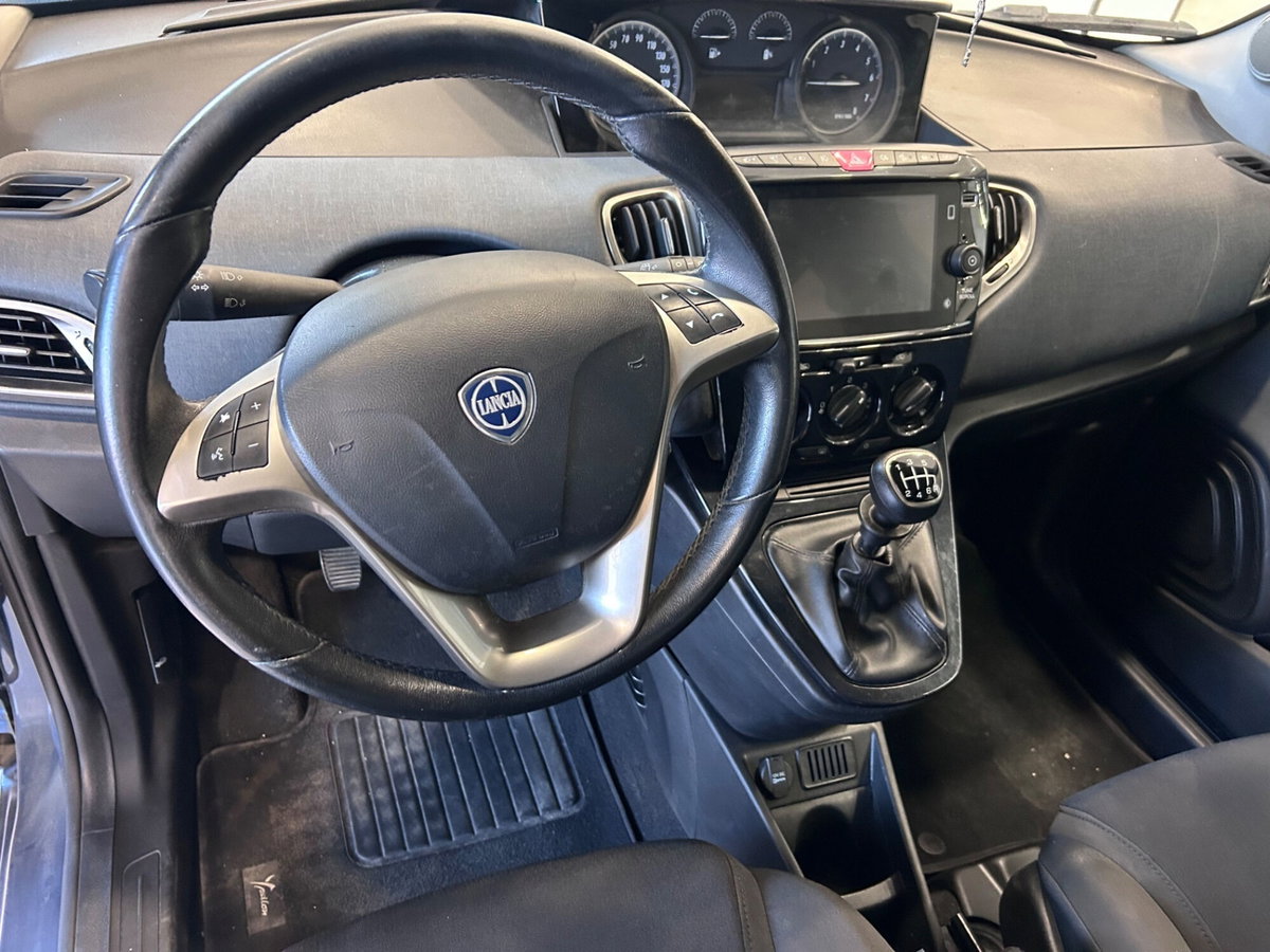Lancia Ypsilon 1.0 FireFly 5 porte S&S Hybrid Silver Plus (13)