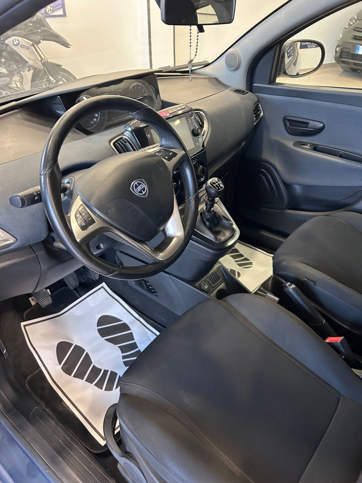 Lancia Ypsilon 1.0 FireFly 5 porte S&S Hybrid Silver Plus (18)