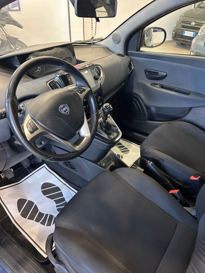 Lancia Ypsilon 1.0 FireFly 5 porte S&S Hybrid Silver Plus (19)