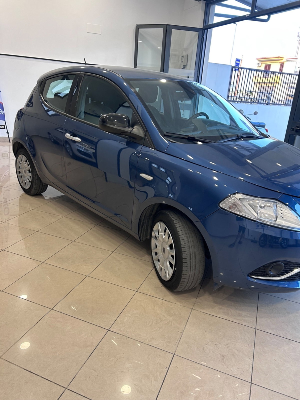 Lancia Ypsilon 1.0 FireFly 5 porte S&S Hybrid Silver Plus (3)