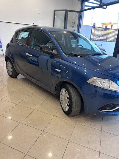 Lancia Ypsilon 1.0 FireFly 5 porte S&S Hybrid Silver Plus (3)