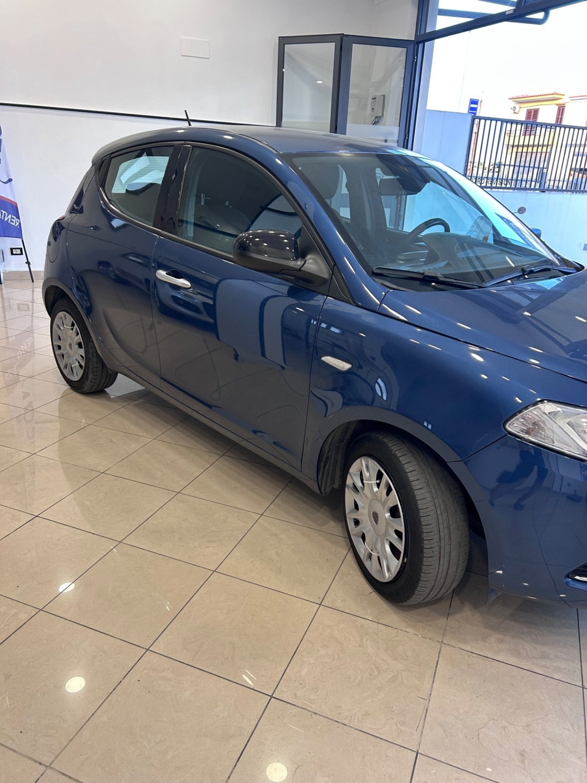 Lancia Ypsilon 1.0 FireFly 5 porte S&S Hybrid Silver Plus (5)