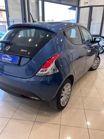 Lancia Ypsilon 1.0 FireFly 5 porte S&S Hybrid Silver Plus (9)