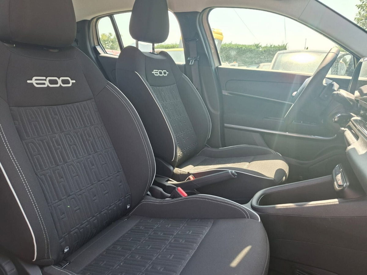 Fiat 600 1.2 hybrid 145cv auto (12)