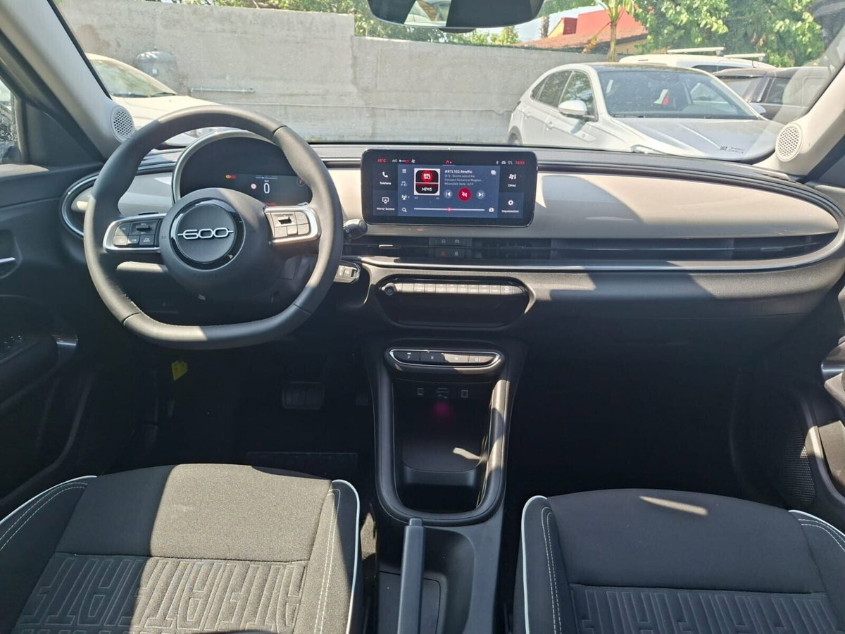 Fiat 600 1.2 hybrid 145cv auto (9)