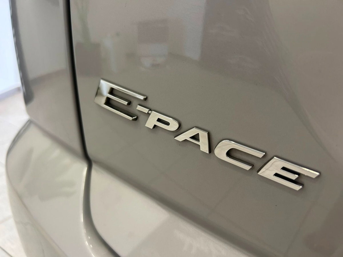 Jaguar E-Pace 2.0D 150 CV AWD aut. R-Dynamic (12)