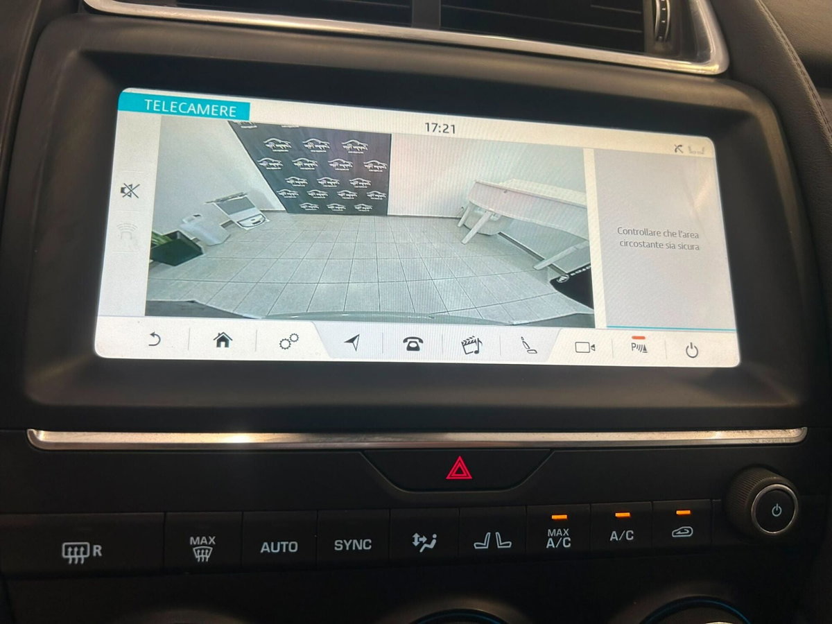 Jaguar E-Pace 2.0D 150 CV AWD aut. R-Dynamic (14)