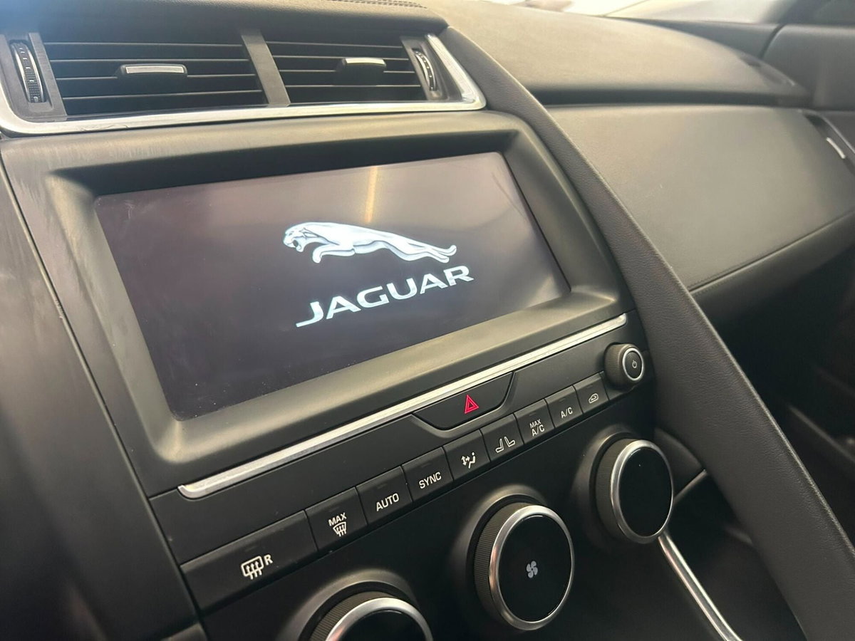 Jaguar E-Pace 2.0D 150 CV AWD aut. R-Dynamic (18)