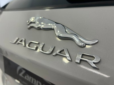 Jaguar E-Pace 2.0D 150 CV AWD aut. R-Dynamic (7)